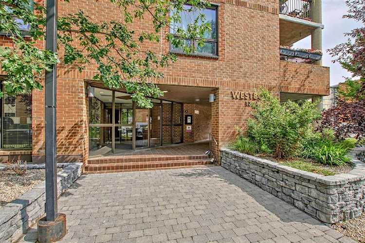 1304 15 Ave SW #210 Calgary, AB T3C 0X7