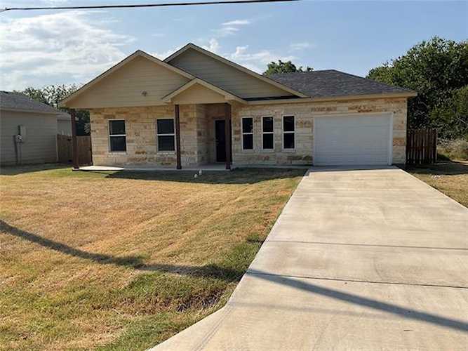 305 SW 6th Street Kerens, TX 75144
