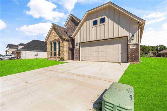 1386 Highland Park Circle Granbury, TX 76048