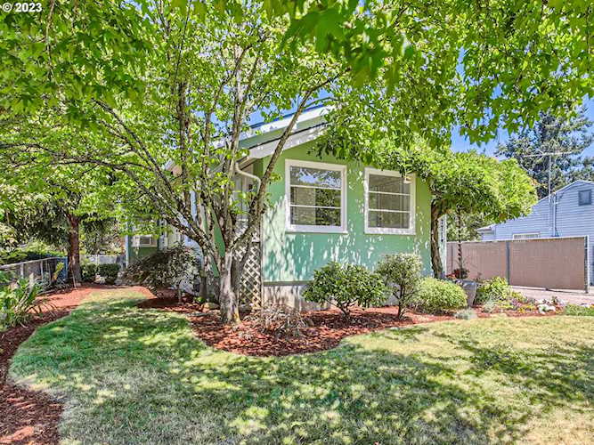 7719 SE Knight ST Portland, OR 97206 | MLS 23450632 Photo 1