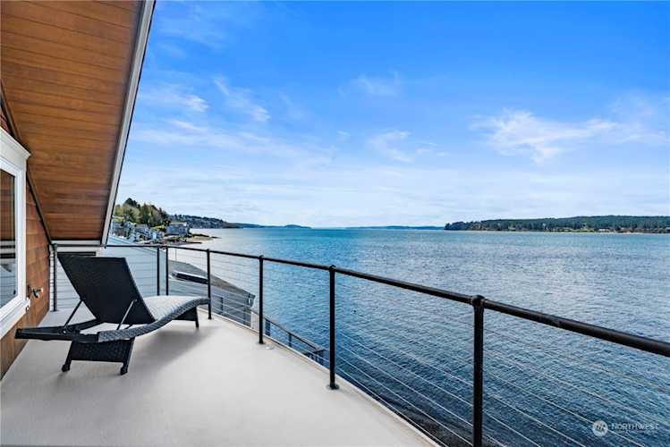 2400 Day Island Blvd W University Place, WA 98466