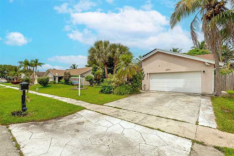 4441 NW 74th Ave Lauderhill, FL 33319