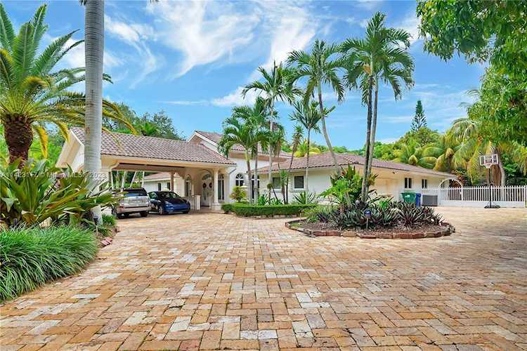 5800 SW 104th St Pinecrest, FL 33156