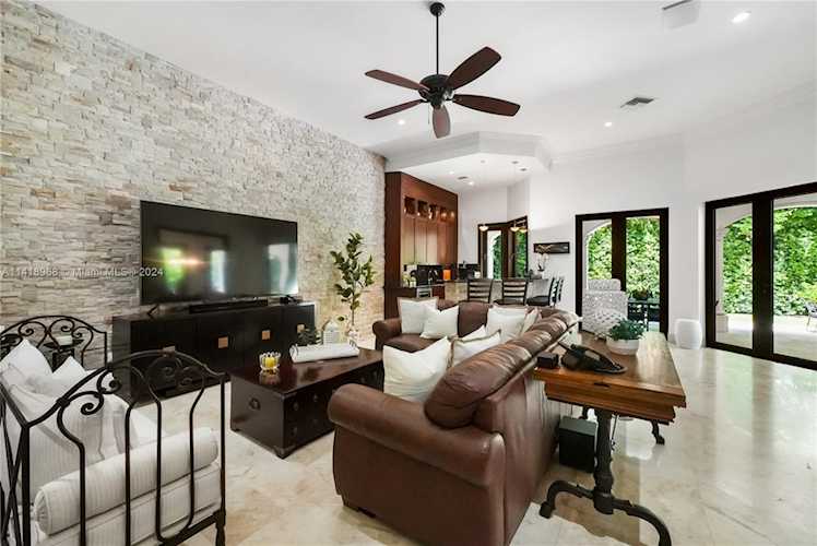 12500 Vista Ln Pinecrest, FL 33156