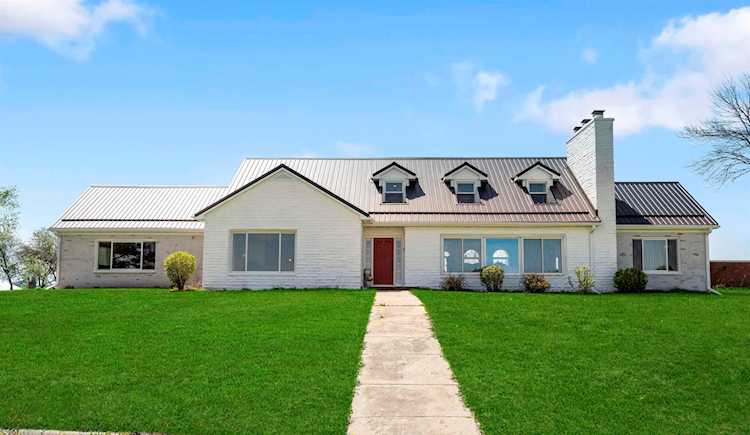 1756 65th St Garrison, IA 52229