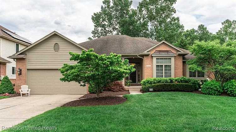 43358 Ashbury Dr Novi, MI 48375 home for sale, MLS#20230059510 | Dwellings Michigan Real Estate Photo 1