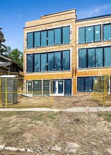 910 Drury Ave NE Calgary, AB T2E 0M2
