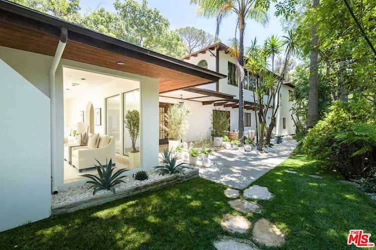 3930 Hollyline Ave Sherman Oaks, CA 91423