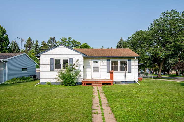 1203 13th St S Moorhead, MN 56560