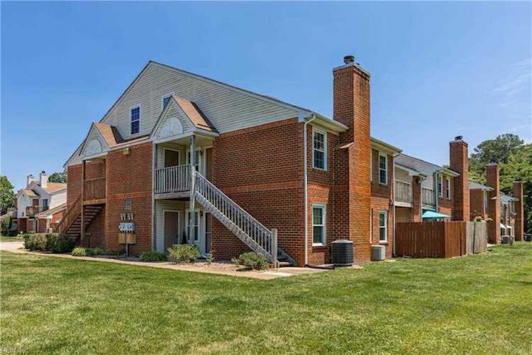 home for sale in Lake Shores Virginia Beach VA 23455 - MLS 10496027 Photo 1