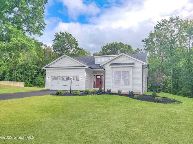 9 Essie Ln Troy, NY 12180