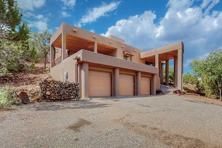 5 Howlin Wolf Trl Tijeras, NM 87059