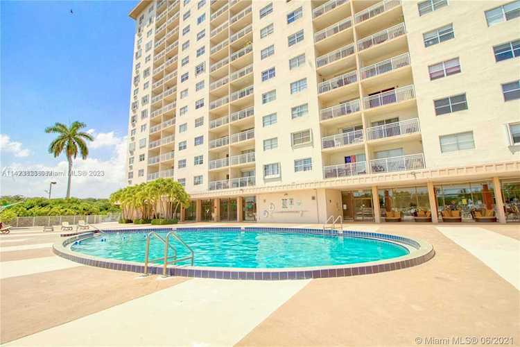 400 Kings Point Dr #106 Sunny Isles Beach, FL 33160