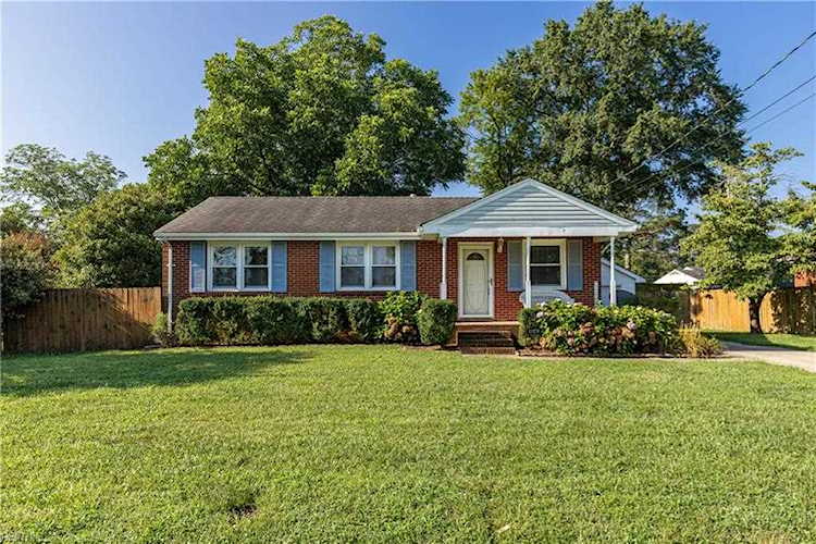 home for sale in Woodland Terrace Chesapeake VA 23323 - MLS 10496040 Photo 1