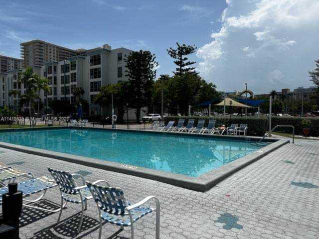17560 Atlantic Blvd #301 Sunny Isles Beach, FL 33160
