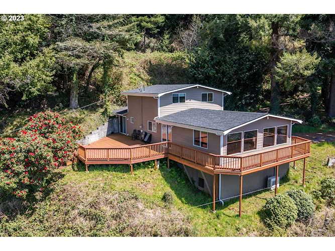 94533 Golf Course LN North Bend, OR 97459 | MLS 23604105 Photo 1