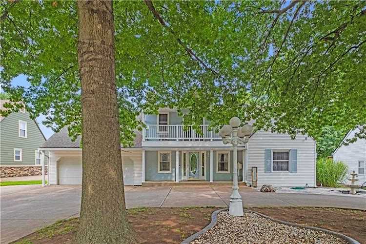 5543 Granada Ln Roeland Park, KS 66205