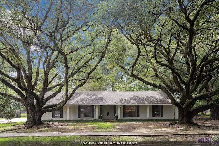 5722 Fennwood Dr Zachary, LA 70791