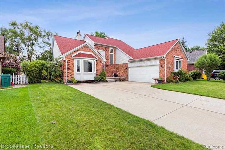 8840 Summers Ct Utica, MI 48317