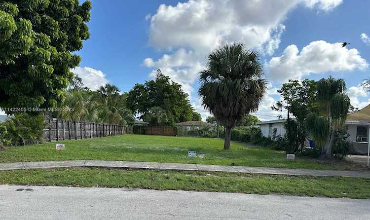 4181 SW 21 St Fort Lauderdale, FL 33317
