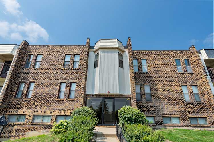 2222 Country Club Dr #14 Woodridge, IL 60517 | MLS 11843832 Photo 1