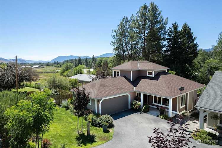 815 Castle Ave Winthrop, WA 98862