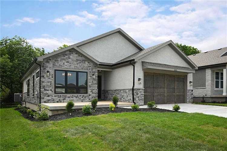 16237 Broadmoor St Overland Park, KS 66085