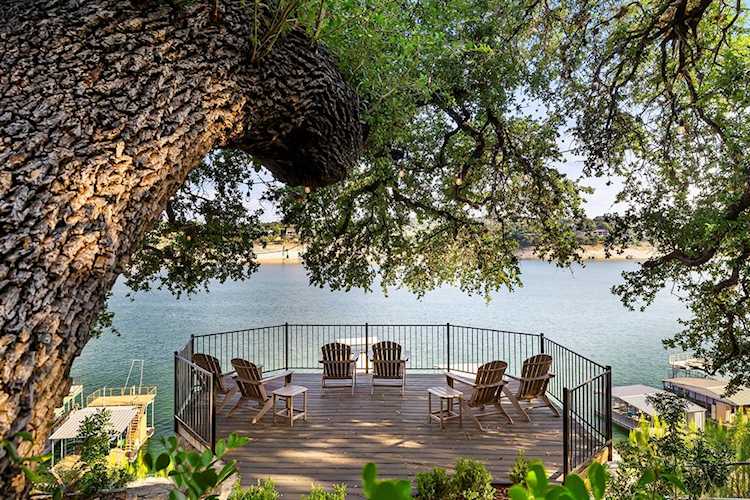 18235 Lakepoint CV Point Venture, TX 78645