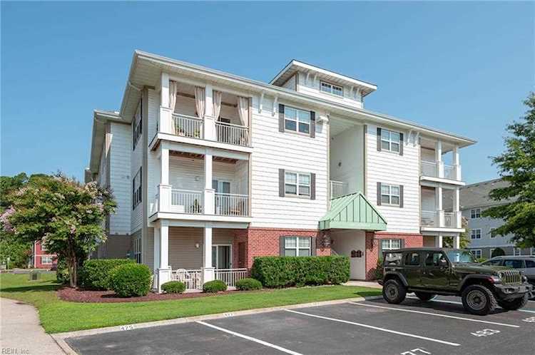 home for sale in Kings Pointe At Western Branch Chesapeake VA 23321 - MLS 10496749 Photo 1