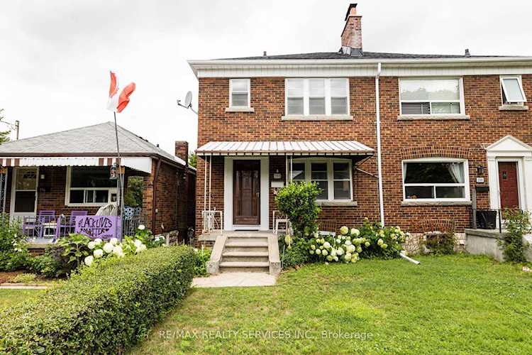 198 Woodville Ave Toronto, ON M4J 2R6