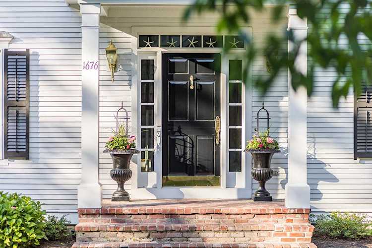1676 South County Road Osterville, MA 02655