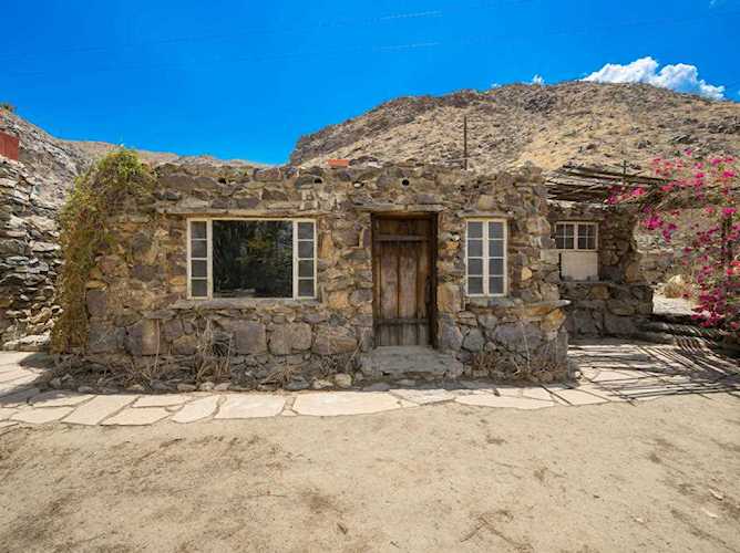 2501 S Araby Dr Palm Springs, CA 92264