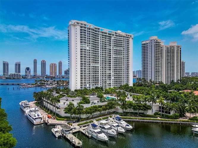7000 Island Blvd #PH-08 Aventura, FL 33160