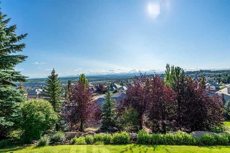 92 Sienna Hills View SW Calgary, AB T3H 2Y8