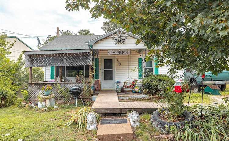 203 Maple St Dixon, MO 65459