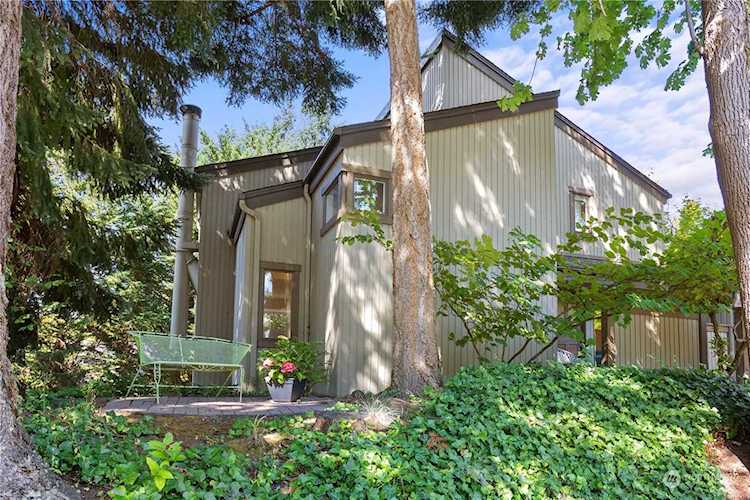 111 98th Ave NE Bellevue, WA 98004