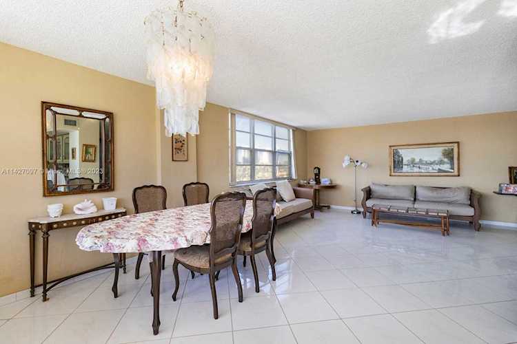 250 174th St #317 Sunny Isles Beach, FL 33160