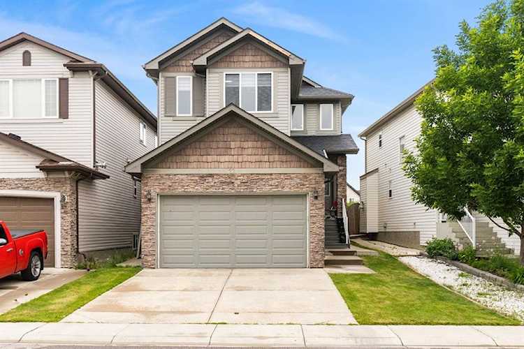27 Taralake St NE Calgary, AB T3J 0J4