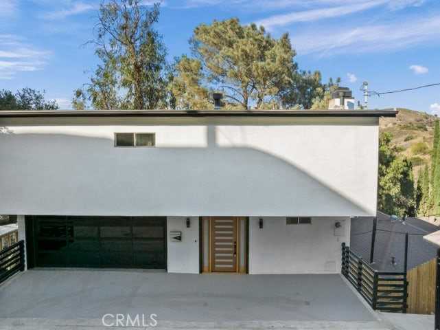 2924 Park Center Dr, Los Angeles, CA 90068 | RubyHome Photo 1
