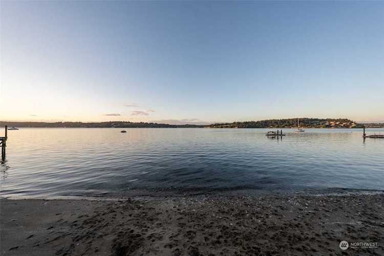 1087 Hyak Dr Fox Island, WA 98333