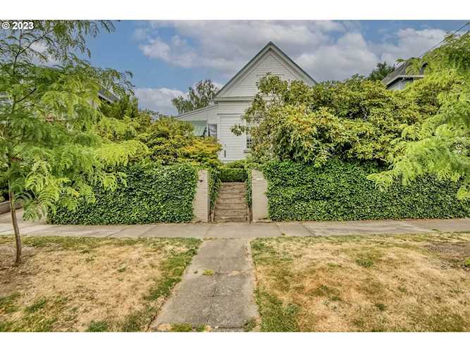 1944 SE 51st AVE Portland, OR 97215