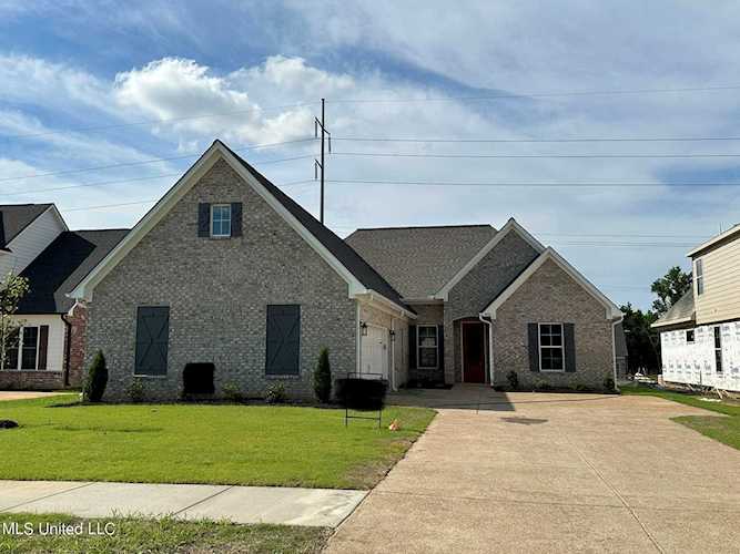 3476 Kreunen St Nesbit, MS 38651