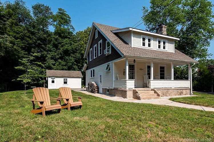 24 Prospect St Essex, CT 06426