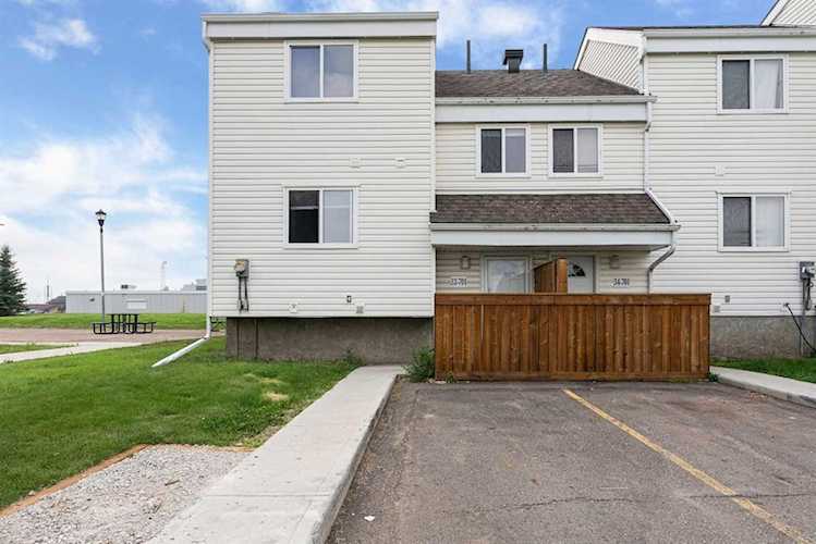 701 Beacon Hill Dr #33 Fort McMurray, AB T9H 3