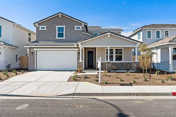 319 N Andrews St Tulare, CA 93274