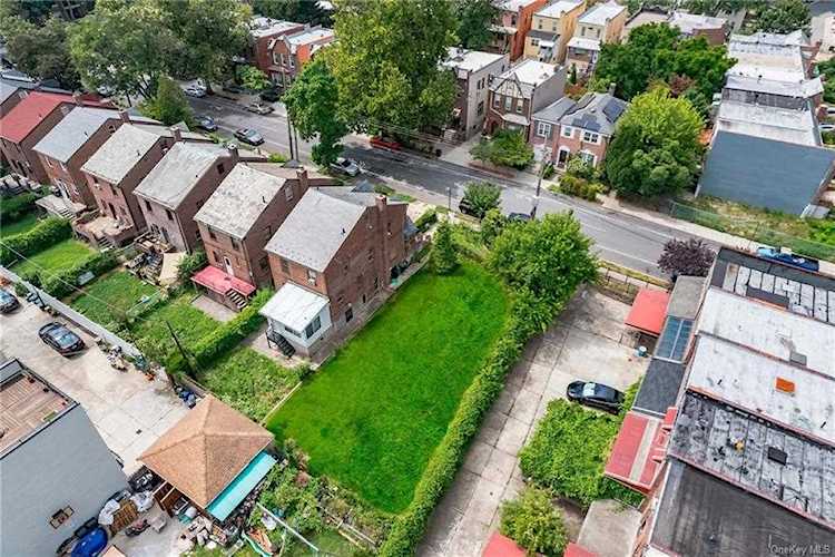 3242 Tibbett Ave Bronx, NY 10463