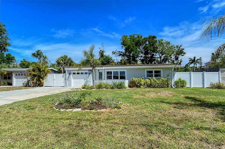 1701 Livingstone St Sarasota, FL 34231