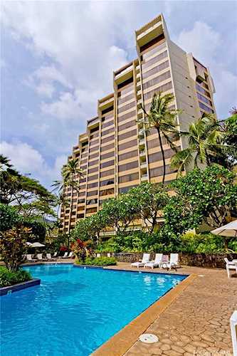 555 Hahaione Street #15G Honolulu, HI 96825