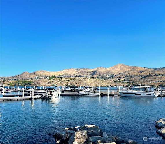 1350 W Woodin Ave #B10 Chelan, WA 98816