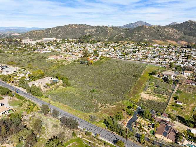 La Manda Dr Poway, CA 92064